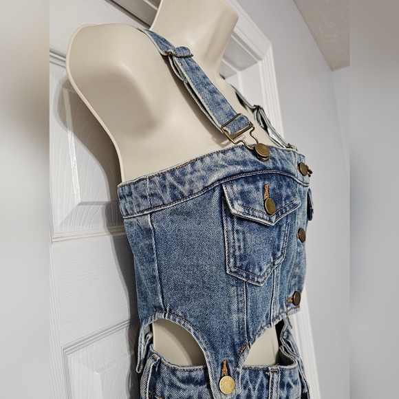Pinafore Denim Cutout Dress. Urban Revivo - Picture 6 of 14